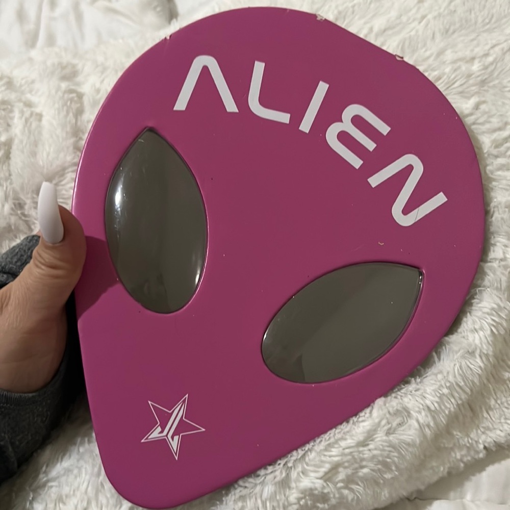 Jeffrey star Alien pallet
